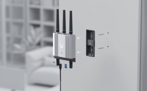 Ubiquiti UniFi Mobile Router Industrial