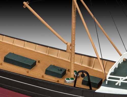 Revell Northsea Fishing Trawler (1:142)