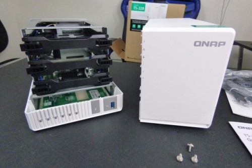QNAP TS-328