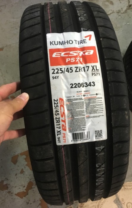 Kumho Ecsta PS71