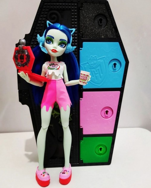 Monster High Skulltimate Secrets: Neon Frights Ghoulia Yelps