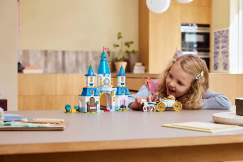 Lego Cinderellas Castle and Horse Carriage 43275