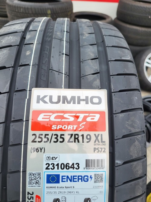 Kumho Ecsta Sport S
