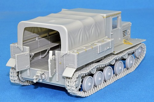 MiniArt Ya-12 Soviet Artillery Tractor (1:35)