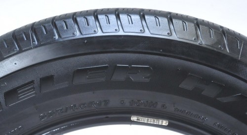 Bridgestone Dueler H/T D687