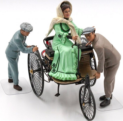 ICM Benz Patent-Motorwagen (1886) with Mrs. Benz and Sons (1