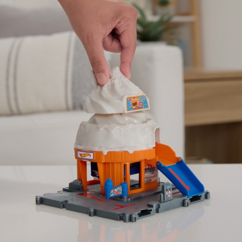 Hot Wheels Downtown Ice Cream Swirl HKX38