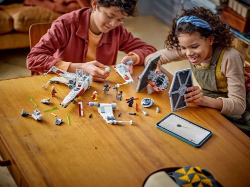 Lego TIE Fighter and X-Wing Mash-up 75393