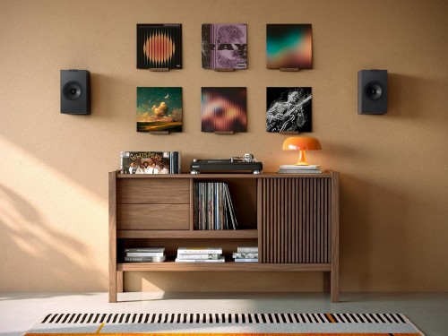 KEF Q1 Meta