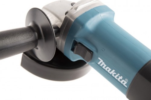 Makita 9557HN