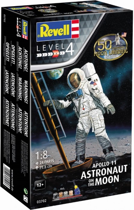 Revell Apollo 11 Astronaut on the Moon (1:8)