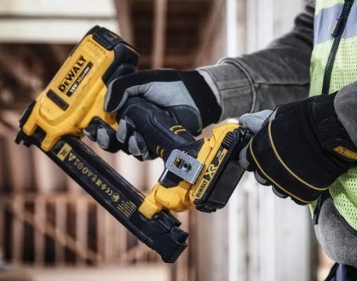 DeWALT DCN701D2