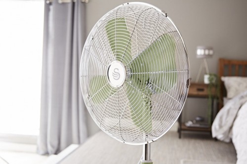 SWAN Retro 16 Inch Stand Fan