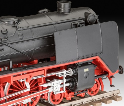 Revell Express Locomotive BR01 with Tender 2'2' T32 (1:87)