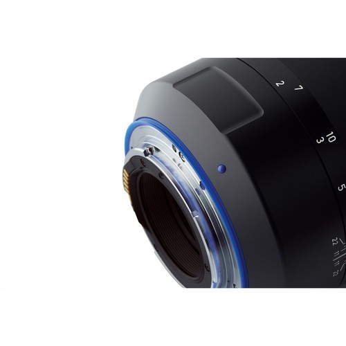 Carl Zeiss 135mm f/2.0 Milvus