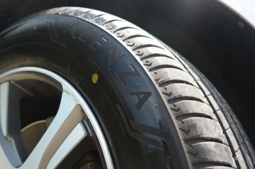 Bridgestone Alenza 001