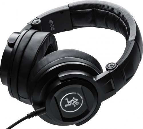 Mackie MC-250