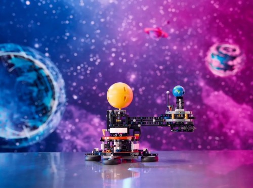 Lego Planet Earth and Moon in Orbit 42179