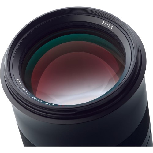 Carl Zeiss 135mm f/2.0 Milvus