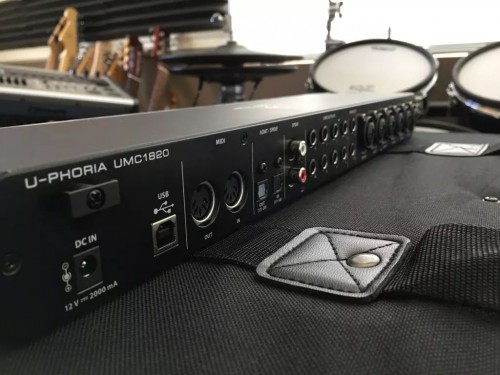 Behringer U-Phoria UMC1820