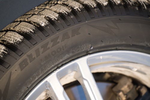 Bridgestone Blizzak LM005