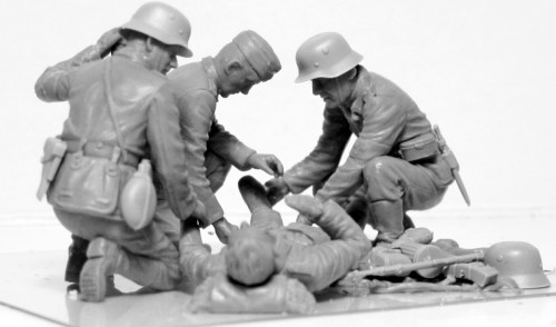 ICM WWII German Military Medical Personnel (1:35)