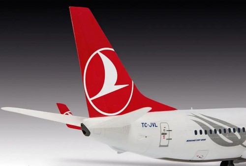 Revell Boeing 737-800 Turkish Airlines (1:144)