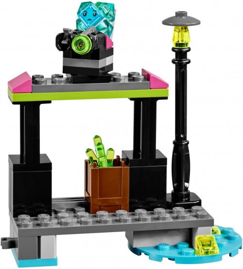 Lego Lena Luthor Kryptomite Factory 41238