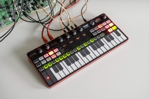 IK Multimedia UNO Synth Pro