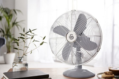 SWAN Retro 12 Inch Desk Fan