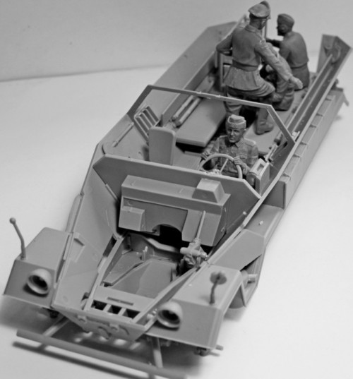 ICM Sd.Kfz.251/6 Ausf.A with Crew (1:35)