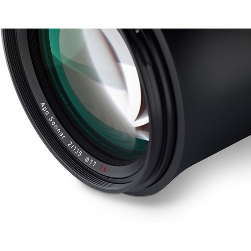 Carl Zeiss 135mm f/2.0 Milvus