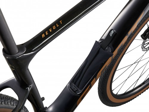 Giant Revolt Advanced 3 2025 frame XS