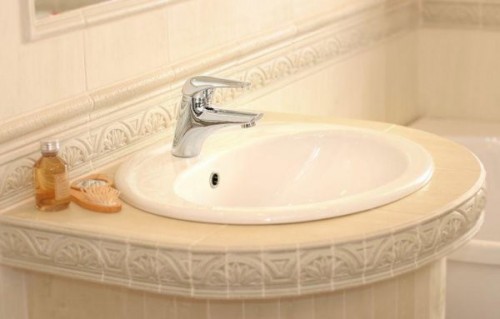 В интерьере