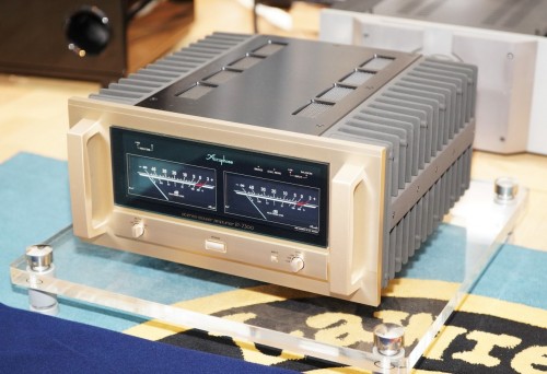 Accuphase P-7300