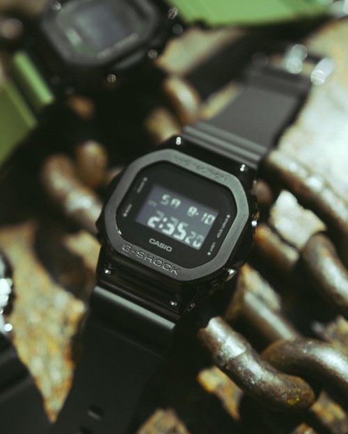 Casio GM-5600B-1