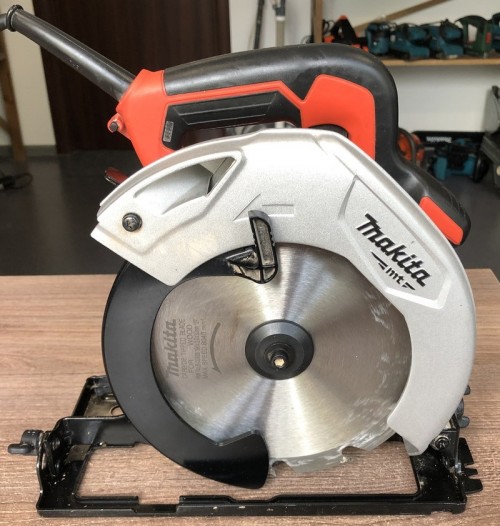 Makita MT M5802