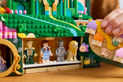 Lego Emerald City Wall Art 75685