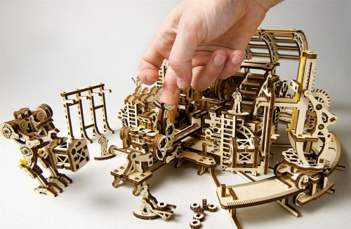 UGears Robot Factory 70039