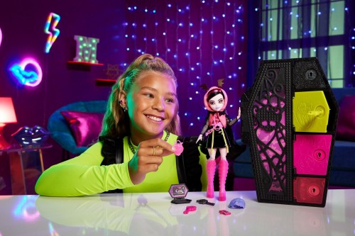 Monster High Skulltimate Secrets: Neon Frights Draculaura HN