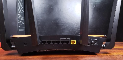 NETGEAR XR700