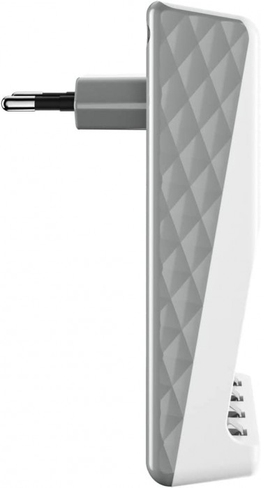 Varta Plug Charger 57657 + 4xAA 2100 mAh