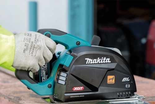 Makita CS002GZ