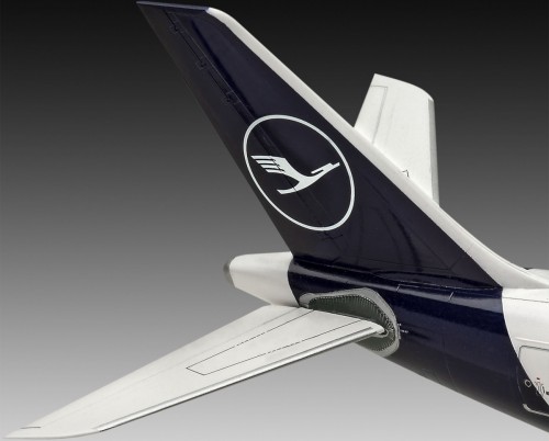 Revell Airbus A330-300 Lufthansa New Livery (1:144)