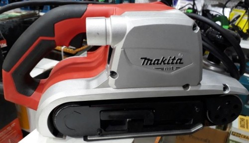 Makita M9400