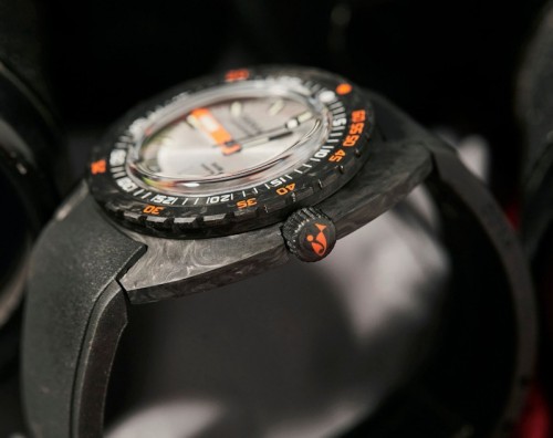 DOXA SUB 300 Carbon Searambler 822.70.021.20