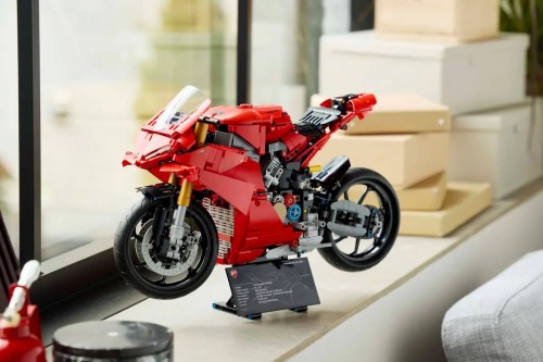 Lego Ducati Panigale V4 S Motorcycle 42202