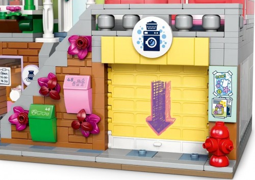 Lego Heartlake City Apartments and Stores 42670