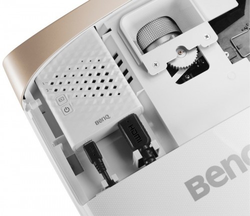 BenQ W2000