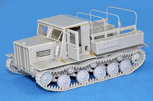 MiniArt Ya-12 Soviet Artillery Tractor (1:35)